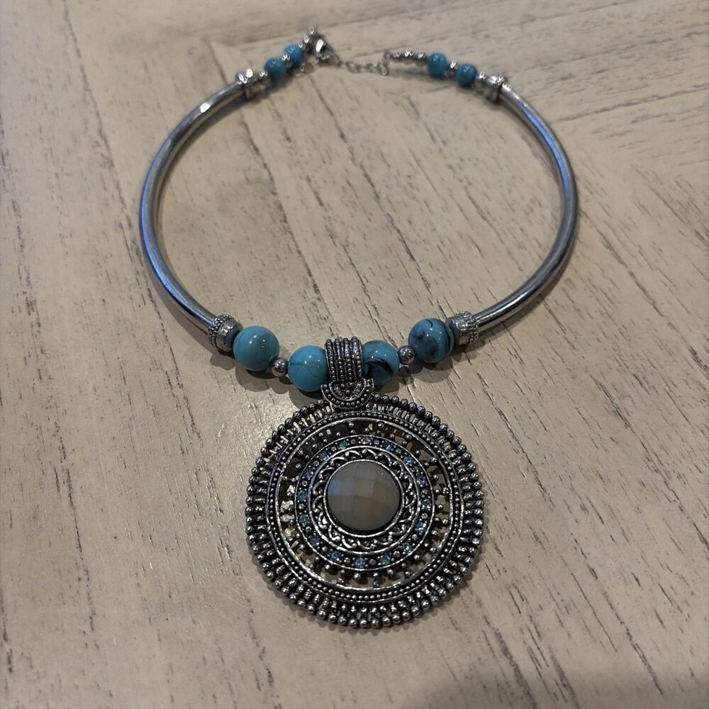 VINTAGE Southwest TURQUOISE CHOKER NECKLACE, Silvertone rod & Rhinestones